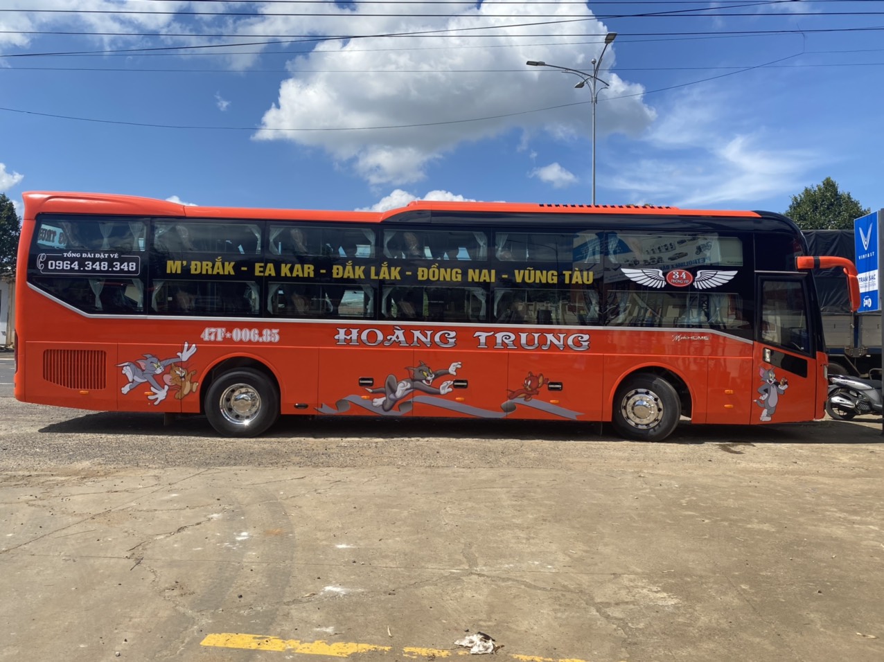 Nhà xe Hoàng Trung